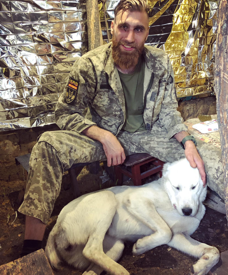 "Пишу від імені тисяч військових". Що відомо про бійця ЗСУ і поета Павла Вишебабу